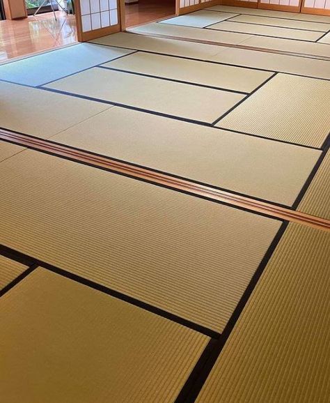 Japanese Floor Mat, Japanese Tatami Bedroom, Tatami Room Ideas, Tatami Mat Living Room, Tatami Mat Bedroom, Tatami Flooring, Japanese Flooring, Japanese Carpet, Tatami Carpet