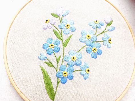 Learn an Easy Needle Weaving Technique to Create Stunning 3D Embroidered Flowers Embroidered Forget Me Nots, Forget Me Not Embroidery Pattern, Forget Me Not Embroidery, Floral Embroidery Patterns Templates, Embroidery Wildflowers, Handmade Handkerchiefs, Stars Embroidery, Needle Weaving, Pdf Design