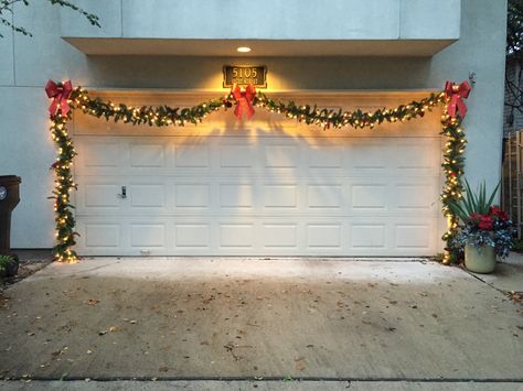 Garage door decorations Garage Door Christmas Decorations, Outdoor Garage Lights, Exterior Christmas Lights, Outdoor Christmas Planters, Christmas Lights Outside, Outside Christmas Decorations, Hanging Christmas Lights, Christmas House Lights, Christmas Decorations Diy Outdoor