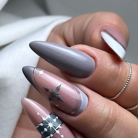 Grey Christmas Nails, Dark Color Nails, Grey Nail Art, Grey Acrylic Nails, Grey Nail, Christmas Nail Ideas, Grey Nail Designs, Winter Manicure, Grey Christmas