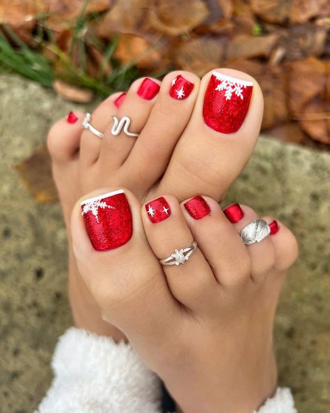 Colorbymarie 🎀 (@colorobymarie) on Instagram Nail Designs Toenails, Christmas Toes, Shiny Nails Designs, Feet Nail Design, Pedicure Designs Toenails, Pedicure Nail Designs, Gel Toe Nails, Toe Nail Color, Pretty Toe Nails