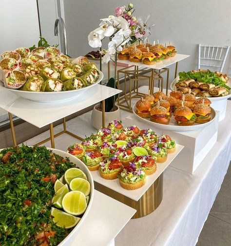 Intimate Engagement Catering Setup 🤍 Super simple & elegant 🙌🏽” • Nov 17, 2020 at 9:28am UT Food Table Ideas, Breakfast Platters, Baby Shower Food Table, Afghani Food, Catering Platters, Elegant Instagram, Intimate Engagement, Party Food Dessert, Catering Ideas Food