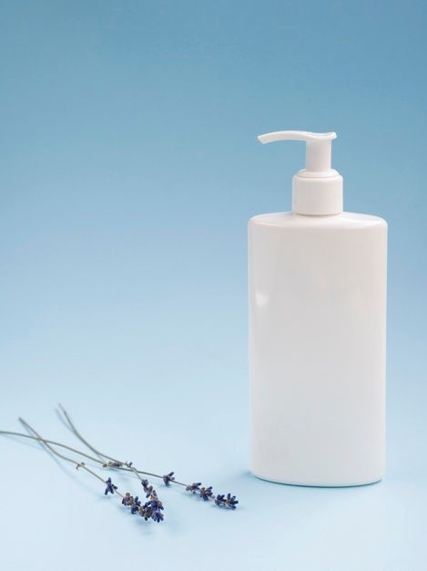 Lotion bottle mock-up next to lavender | Free Photo #Freepik #freephoto #hand #blue #bottle #mockup Design Mockup Free, Skin Care Packaging, Lotion Bottle, Blue Bottle, Elegant Man, Bottle Mockup, Cream Lotion, Hand Cream, Free Photo