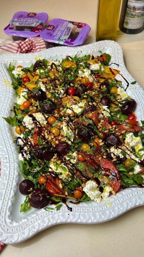 Balsamic Beets, Tomatoes Burrata, Burrata Recipe, Burrata Salad, Beet Recipes, Small Container, Goat Cheese Salad, Fresh Oregano, Cheese Salad