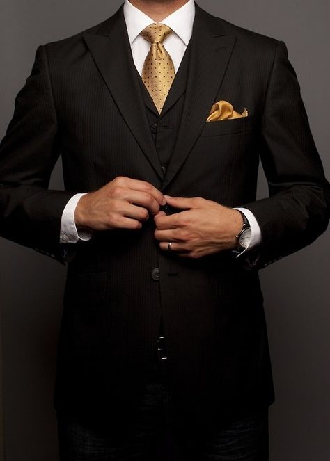 Black Suit + Gold Accents | Fashion: Groomsmen | Pinterest Gentleman Mode, A Man In A Suit, Man In A Suit, Herren Style, Mens Fashion Blog, Dapper Gentleman, Sharp Dressed Man, Well Dressed Men, Gentleman Style