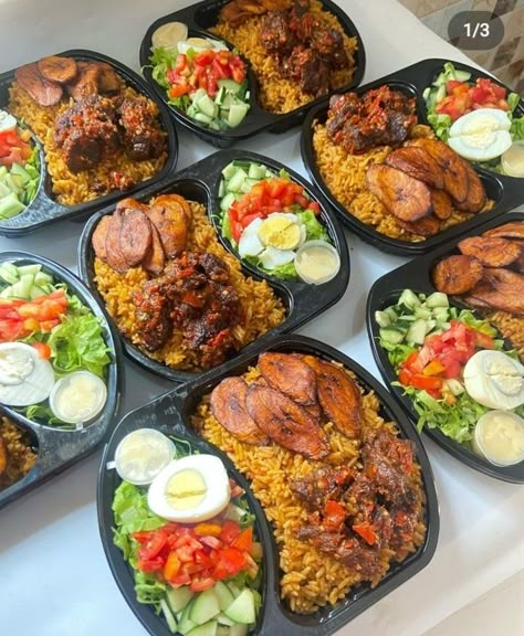 Meat And Salad, Nigerian Soups, African Recipes Nigerian Food, Native Foods, West African Food, Better Than Takeout, Africa Food, African Cooking, Decorações Com Comidas