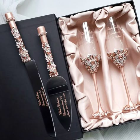 Wedding Flutes And Cake Server Set, Rose Gold Wedding Ideas Decor, Black And Rose Gold Wedding Theme, Date Decoration Ideas, Rose Gold And Black Wedding Theme, Rose Gold And Champagne Wedding, Wedding Customization, Wedding Ideas Rose Gold, Rose Gold And Black Wedding