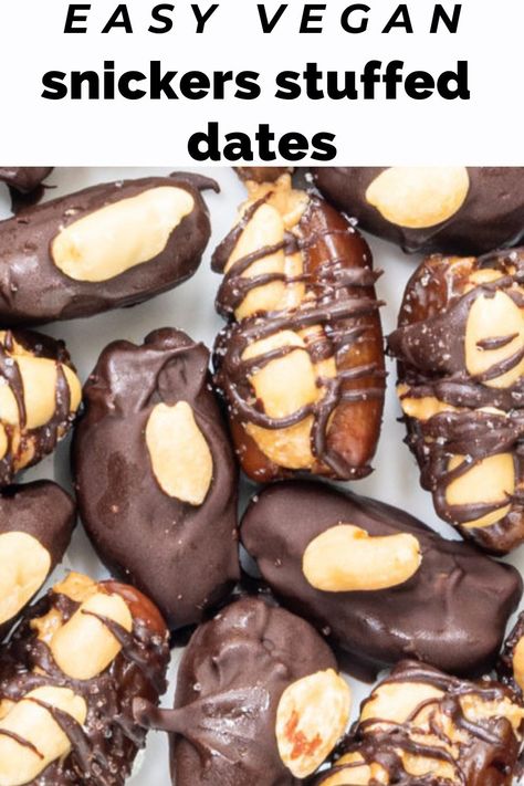 Vegan Snickers Dates, Date Snickers Raw Vegan, Vegan Date Snickers, Dates Recipes Vegan, Vegan Date Dessert Recipes, Gluten Free Date Recipes, Vegan Date Recipe, September Desserts, Ibd Recipes