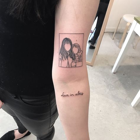 Polaroid Tattoo, Family Tattoos Ideas, Family Tattoo Ideas, H Tattoo, Remembrance Tattoos, Clever Tattoos, Tattoo Parlor, Family Tattoo, Small Hand Tattoos