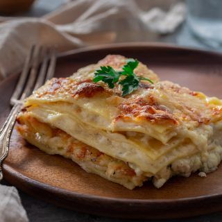 Lasagna Photography, Four Cheese Lasagna, Homemade Lasagna Noodles, Italian Food Photography, Béchamel Sauce, How To Make Lasagna, Cheese Lasagna, Homemade Lasagna, Italian Recipes Easy