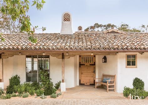 Antique flourishes and modern details transcend time in a Spanish-Mediterranean-style abode in Malibu. Spanish Ranch Style Homes, Modern Spanish Style, Rustic Mediterranean, Spanish Revival Home, Spanish Bungalow, Spanish Mediterranean, Mediterranean Interior, Malibu Home, Mediterranean Style Homes