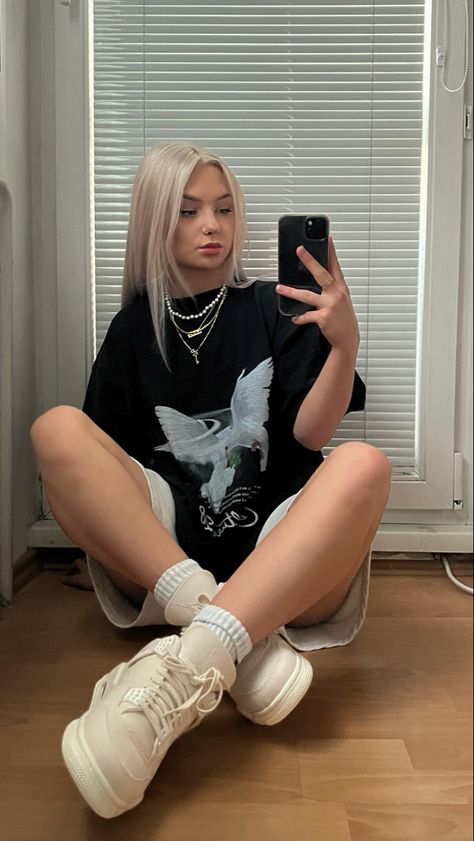 mirror selfie outfit picture with jordan 4 canvas Jordan 4 Canvas, Oversized Outfit Aesthetic, Mirror Selfie Outfit, Estilo Tomboy, Outfit Oversize, Looks Country, Lazy Outfits, Tomboy Style Outfits, Tomboy Fashion