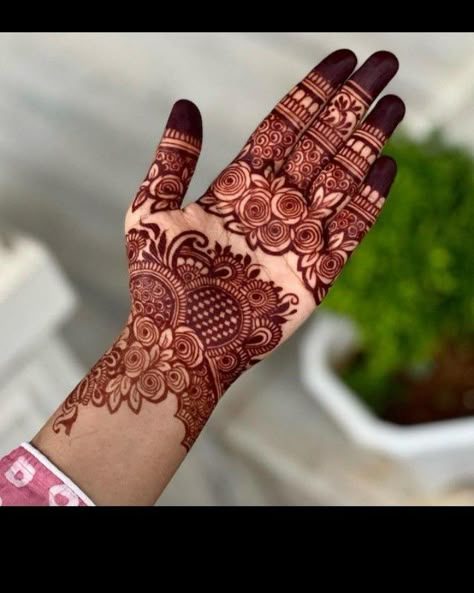 Front Hand Mehndi Designs, Pakistani Mehndi Designs, Front Hand Mehndi Design, Mehandhi Designs, Front Hand Mehndi, Hand Mehndi Designs, Mehndi Designs Simple, Mehandi Art, Front Mehndi Design