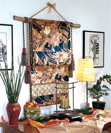 Stitch sections of elegant fabric together, then fold the fabric over a piece of driftwood for a decoration you'll want to leave up all year. Display Kimono, Japanese Bedroom, Tapestry Hanging, Japanese Home Decor, Asian Homes, Asian Home Decor, Japanese Decor, Asian Decor, Japanese Interior