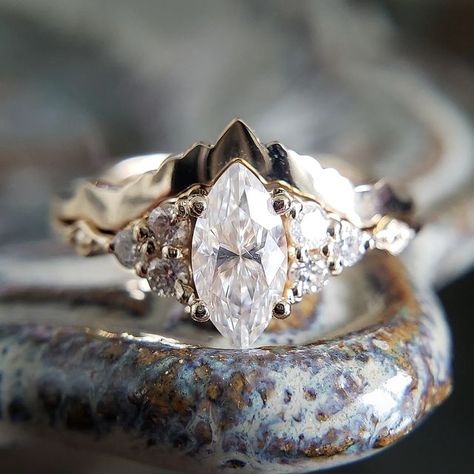 Antique Engagement Rings Victorian, Victorian Wedding Ring, Engagement Ring Victorian, Wedding Ring Marquise, Antique Inspired Engagement Rings, Victorian Engagement Rings, Antique Engagement Ring, Ring Marquise, Marquise Ring