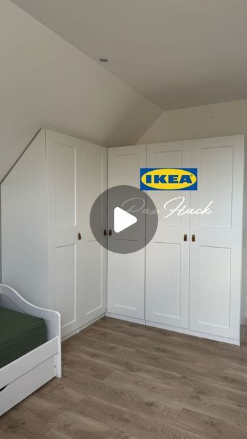 𝐊 𝐈 𝐁 𝐀 𝐑 on Instagram: "Faire de la gamme Pax d’Ikea, un dressing sur mesure c’est possible. 

Le challenge dans cette chambre c’était l’aménagement sous mansarde. Et la solution que nous avons trouvé était de scier les planches latéral. 

J’ai retiré la commode qui n’était plus très fonctionnel pour agrandir le dressing. 
.
.
.
.
.
#ikea #ikeahack #ikeahacks #ikeapax #ikeavariera #ikeapaxhack #tips #organisation
#homeorganisation #diy #diyhomedecor" Ikea Pax Angle, Ikea Pax Slanted Ceiling, Ikea Pax Ideas Closets, Angled Roof Closet, Ikea Pax Hack Sloped Ceiling, Klepstadd Wardrobe Hack, Pax 75 Cm Ikea Door Hack, Dressing Kallax Ikea, Rakkestad Ikea Hack