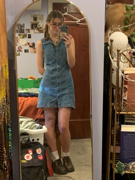 Overall Skirt Outfit, Pride 2024, California Fall, 90s Inspired Outfits, Overall Skirt, Casual College Outfits, Button Necklace, Fashion Hacks Clothes, Alternative Outfits