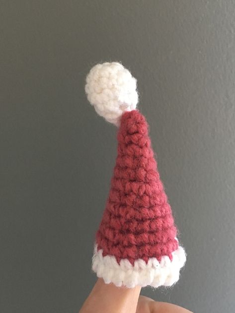 Small Santa Hat Crochet, Crochet Santa Hat Ornament Free Pattern, Tiny Santa Hat Crochet Pattern, Mini Crochet Santa Hat, Mini Santa Hat Crochet, Party Hat Pattern, Mini Santa Hat, Santa Hat Pattern, Xmas Earrings