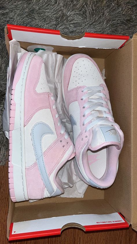 Pink Custom Shoes, 520 Pack Pink Dunks Outfit, Dunks Aesthetic, Pink Foam Dunks Outfit, Nike Dunks Lows Pink, Cute Dunks, Nike Dunk Pink Foam, Pink Dunks, Nike Shoes Women Dunks Rosa