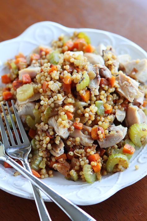 Easy Chicken and Couscous Skillet Dinner Couscous Skillet, Chicken And Couscous, Chicken Couscous, Skillet Dinner Recipes, Delicious Family Dinners, Skillet Dinners, Recipe Chicken, Family Dinner Recipes, Lazy Girl