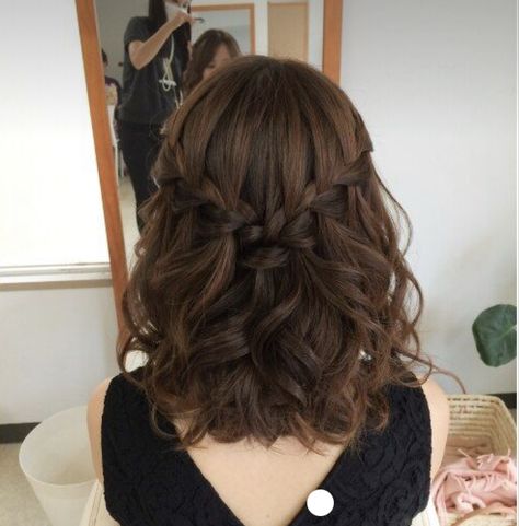 Hair Styling Hacks, Black Pink Dress, Formal Hairstyles For Short Hair, Sanggul Modern, Styling Hacks, Hairstyles For Summer, Cute Prom Hairstyles, Short Hair Model, Prom Look