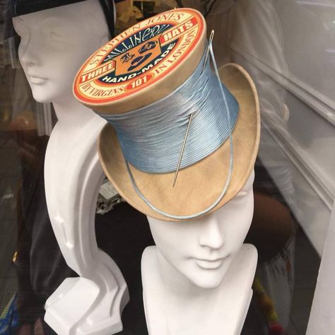 Crazy Hats, Idee Cosplay, Steampunk Costume, Steampunk Fashion, Mad Hatter, Top Hat, Costume Design, Headdress, Fancy Dress