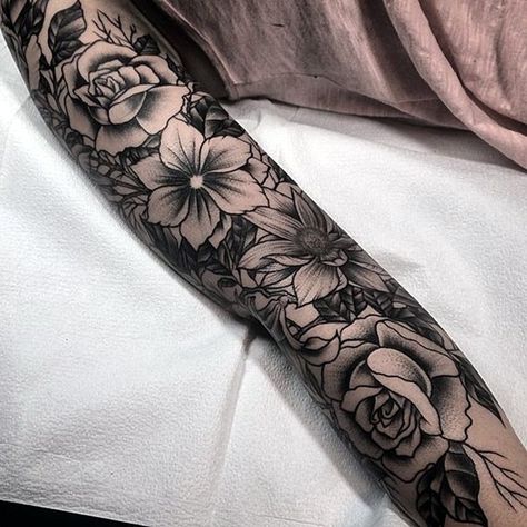 Black And Grey Tattoo Ideas For Girls (22) Tato Joker, Tato Setengah Lengan, Rose Tattoos For Women, Tattoo Trend, Geniale Tattoos, Flower Tattoo Sleeve, Awesome Tattoos, Full Sleeve Tattoos, Best Sleeve Tattoos