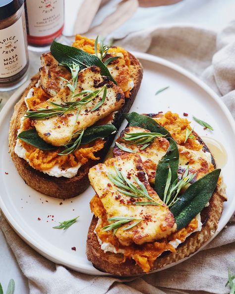 Recipe: Spiced Honeynut Squash Toasts — Lily Morello Squash Toast, Mashed Squash, Honeynut Squash, Fall Recipes Breakfast, Fried Halloumi, Pumpkin Spice And Everything Nice, Fall Breakfast, Spices And Seasonings, Squash Recipes