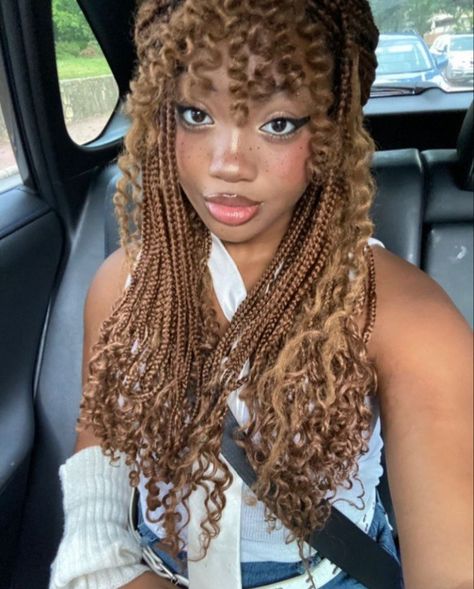 Cute Hairstyles For Braids Black, Twist With Bangs For Black Women, Black Girls Hairstyles Aesthetic, Braids With A Fringe, Bangs Hairstyles Braids, Curly Braids With Bangs, Bohemian Braids With Bangs, Braids With Tinsel Black Women, Braided Bob With Bangs