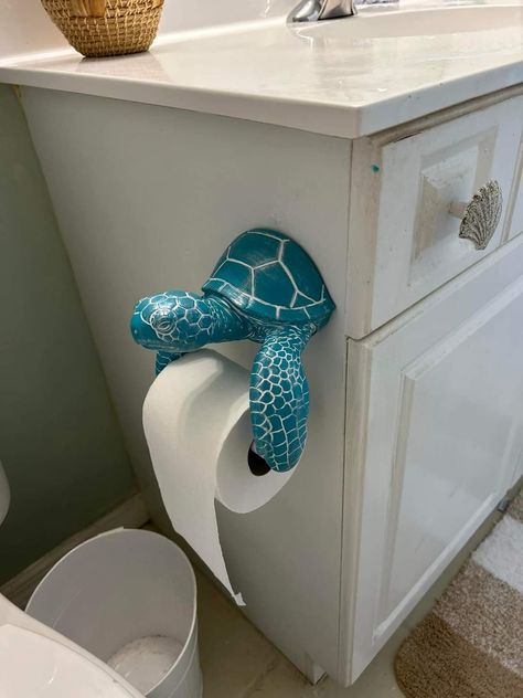 Sea Theme Bathroom Diy Decorating Ideas, Underwater Themed Bathroom, Ocean Themed Bathroom Aesthetic, Ocean Themed House, Ocean Bathroom Ideas, Sea Themed Bathroom, Turtle Room, Beach Themed Bathroom, Surf Room Decor