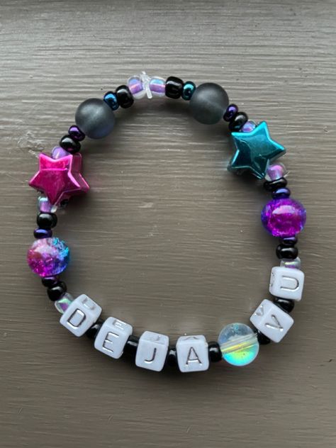 Music Bracelet, Kandi Inspo, Kandi Ideas, Kandi Bracelets, Diy Origami, Bracelet Ideas, Beaded Animals, Glass Animals, Diy Stuff