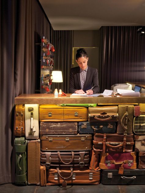 dest-chicbasic-rambla-luggage-with-concierge Hostels Design, Hotel Chic, Lobby Reception, Old Suitcases, Barcelona Hotels, Reception Counter, Hotel Reception, 카페 인테리어 디자인, Vintage Hotels