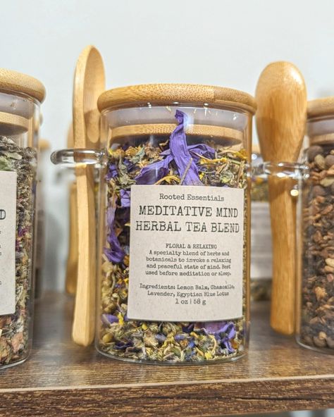 💠Meditative Mind 💠 Herbal Loose Leaf Tea Blend Floral & Relaxing  Best used before meditating, yoga practice or sleep.  Convenient 1 ounce glass jar with a wooden spoon.  Ingredients: Lemon Balm, Ohio lavender, Egyptian Blue Lotus, Chamomile Loose Leaf Tea Storage Wood, Herbal Tea Blends Packaging, Selling Herbal Products, Loose Leaf Tea Display, Blue Lotus Tea Blend, Herbalist Vendor Booth, Loose Tea Packaging Ideas, Herbal Organization, Herbal Pre Rolls