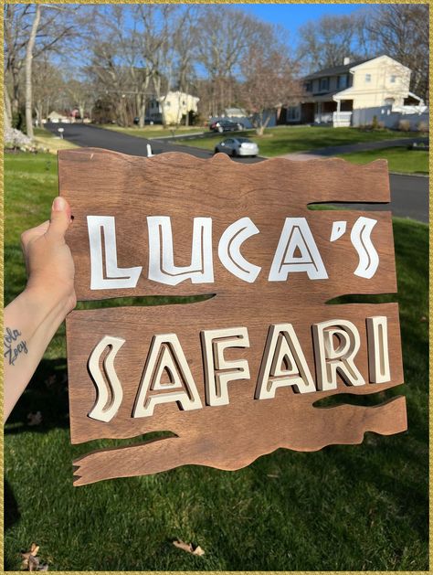 Safari Birthday Sign, Easy Safari Decorations, Diy Safari Birthday Party, Safari 3rd Birthday Party Boy, Safari 1st Birthday Party Boy, Safari Themed Birthday Party Decoration, Safari Birthday Party Decorations Diy, Safari First Birthday Party Boy, Safari Birthday Party Outfit