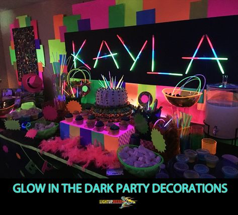 Glow in the dark party decorations make an event more joyful and alive. Glow in the dark party decorations feature lots of shimmering and glowing lights without the fear of burns from sparklers and homemade fireworks shows, since the glow stick produces a cool light from chemical reactions. Glow Stick Party, Glow In Dark Party, Neon Birthday Party, Glow Birthday Party, Teen Gifts, Teenager Birthday, Glow Birthday, Blacklight Party, Neon Birthday