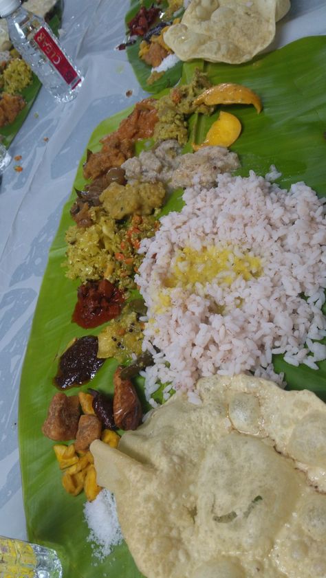 Onam Sadhya Onam Aesthetics Moodboard, Sadhya Kerala, Onam Food, Onam Vibes, Kerala Vibes, Nail References, Flower Bookey, Onam Kerala, Onam Sadya