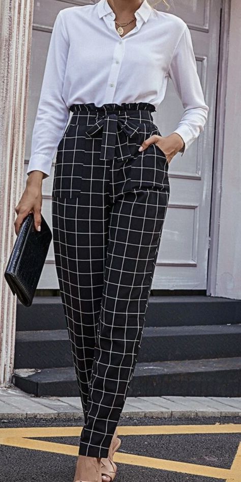 Outfit Pantalon Cuadros, Work Aspirations, Patterned Pants Outfit, Drawstring Dress Pants, Outfit Trabajo, Slacks Outfit, High Waisted Slacks, Dress Pants Outfits, Cute Professional Outfits