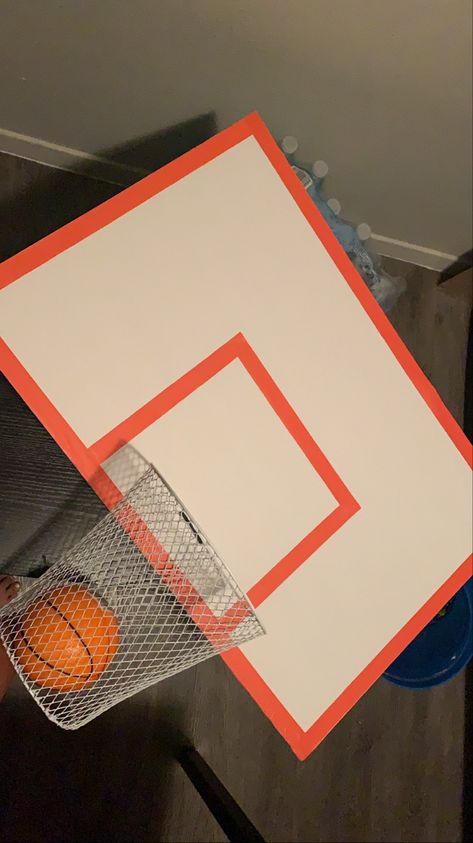 Basketball Trash Can Diy, Basketball Party Diy Decor, Dollar Tree Poster Board Ideas, Basketball Decor Ideas, Basketball Parade Float Ideas, Diy Basketball Decorations, Diy Basketball Party Decorations, Diy Basketball Decor, Diy Basketball Party