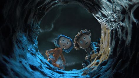 Coraline looking down well Coraline Film, Coraline And Wybie, Helloween Wallpaper, Jennifer Saunders, Laika Studios, Coraline Art, Coraline Movie, Coraline Aesthetic, Best Halloween Movies