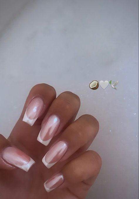 Classy Acrylic Nails Pink, Acrylic Nails For Pink Dress, Cute Nails For A Wedding Guest, Shiny Natural Nails, French Top Chrome Nails, Shimmer French Manicure, Gel X Nail Inspiration, French Tip Classy Nails, Pearly French Nails