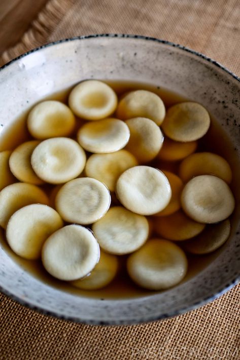 Pistachio and Spinach Anolini | Anolini di Pistacchi e Spinaci - Pasta et Al Light Sauce, Filled Pasta, Pasta Roller, Bone Broth Recipe, Happy Cooking, Broth Recipes, Pasta Shapes, Homemade Pasta, Fabulous Foods