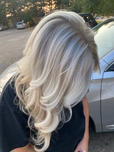 Bleach Platinum Blonde Hair, Ice Blonde Hair With Highlights, Cold Platinum Blonde Hair, Platinum Blonde With Silver Highlights, Platinum Blonde Hair Blended Roots, Blond Hair Platinum, Platinum Blonde Hair With Grey Lowlights, Ice Blonde Hair Highlights, Light Grey Hair Silver Platinum Blonde