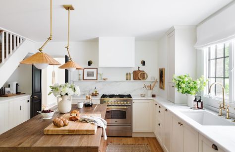 Spring Cleaning Checklist Broken Down by Room | Havenly Blog | Havenly Interior Design Blog Organizing Kitchen Countertops, Organize Kitchen Countertops, Repainting Kitchen Cabinets, All White Kitchen, New Interior Design, Classic Kitchen, Gorgeous Kitchens, Upper Cabinets, Kitchen Reno