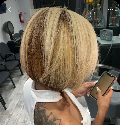 January Hairstyles, Natural Hair Bob Cut, Hairstyles 2022 Trends, Natural Hair Bob, Blonde Natural Hair, Best Short Hairstyles, Short Sassy Hair, Honey Blonde Hair, Sassy Hair