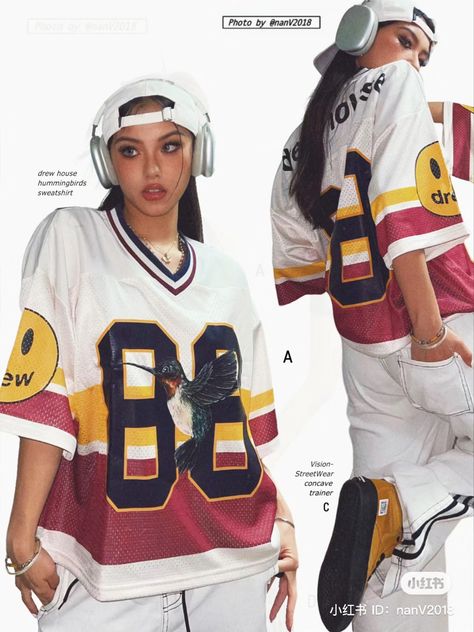 Sporty 2000s Fashion, Halloween Sports Costumes, Y2k Sporty Outfits, 2000s Sportswear, Sports Outfits Aesthetic, Jerseys Aesthetic, Hip Hop Outfits For Women, 90s Sporty Fashion, Hiphop Style Outfits