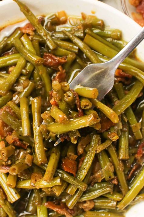 Smothered Green Beans Southern Green Bean Recipes, Easy Green Bean Recipes, Southern Green Beans, Slow Cooker Green Beans, Beans With Bacon, Southern Greens, Green Beans With Bacon, Southern Kitchen, Pasta Primavera