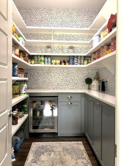 I have loved my big pantry but was always embarrassed when someone asked where my garbage was and they would walk into my unorganized-wreck of a pantry. Check out my before and after of my pantry makeover! I invite everyone inside now! Here is my before...When we built, we extended our pantry so have more shelving and had them add two more shelves above what they had installed because there was about a 5' gap between the top shelf they put in and the ceiling. We had our trash can… Big Pantry, Party Pantry, Small Walk In Pantry, Pantry Renovation, Pantry Layout, House Pantry, Pantry Room, Pantry Remodel, Pantry Makeover