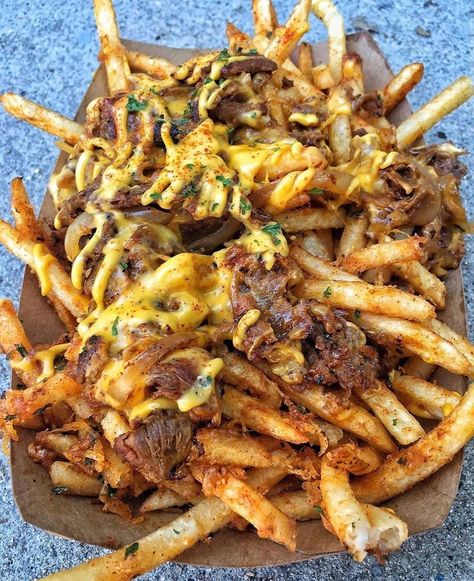 For the Love of Fries posted on Instagram: “Cheesesteak Fries 🤤🤤😋 . . 📸@sorrynosalad . . . . #fries #frenchfries #cheesesteak…” • See all of @fortheloveoffries_'s photos and videos on their profile. Fries With Cheese, French Fries With Cheese, Loaded Fries, Food Goals, Food Obsession, French Fries, Pretty Food, Food Cravings, I Love Food