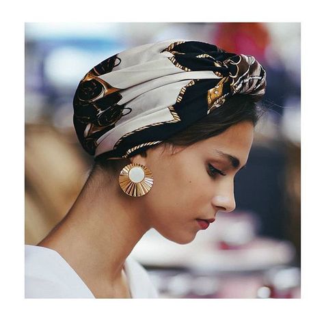 Headscarf Aesthetic, Turban Mode, Head Wrap Styles, Hair Wrap Scarf, Mode Turban, Hair Scarf Styles, Head Scarves, Head Scarf Styles, Turban Style