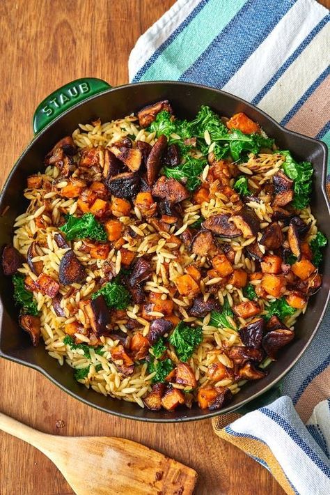 Sweet Potato Pasta, Easy Skillet Dinner, Easy Vegetarian Dinner, Orzo Recipes, Fall Vegetables, Vegetarian Dinners, Vegetarian Dinner, Meatless Meals, Easy Vegetarian